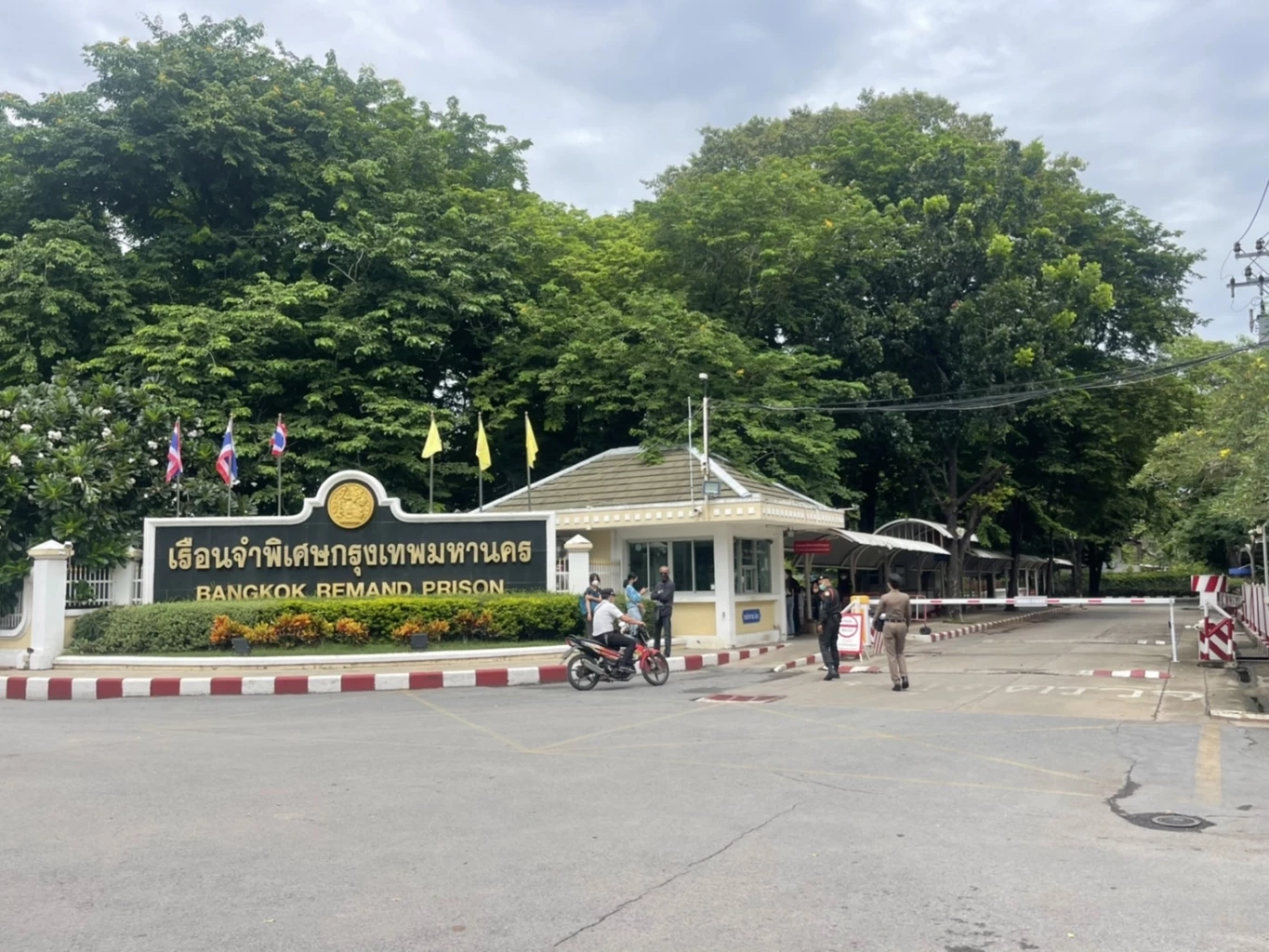 ผบ.เรือนจำพิเศษกรุงเทพฯ จัดชุดเฉพาะกิจคุมเข้ม "ทักษิณ" ขณะรักษาตัวที่ รพ.ตำรวจ