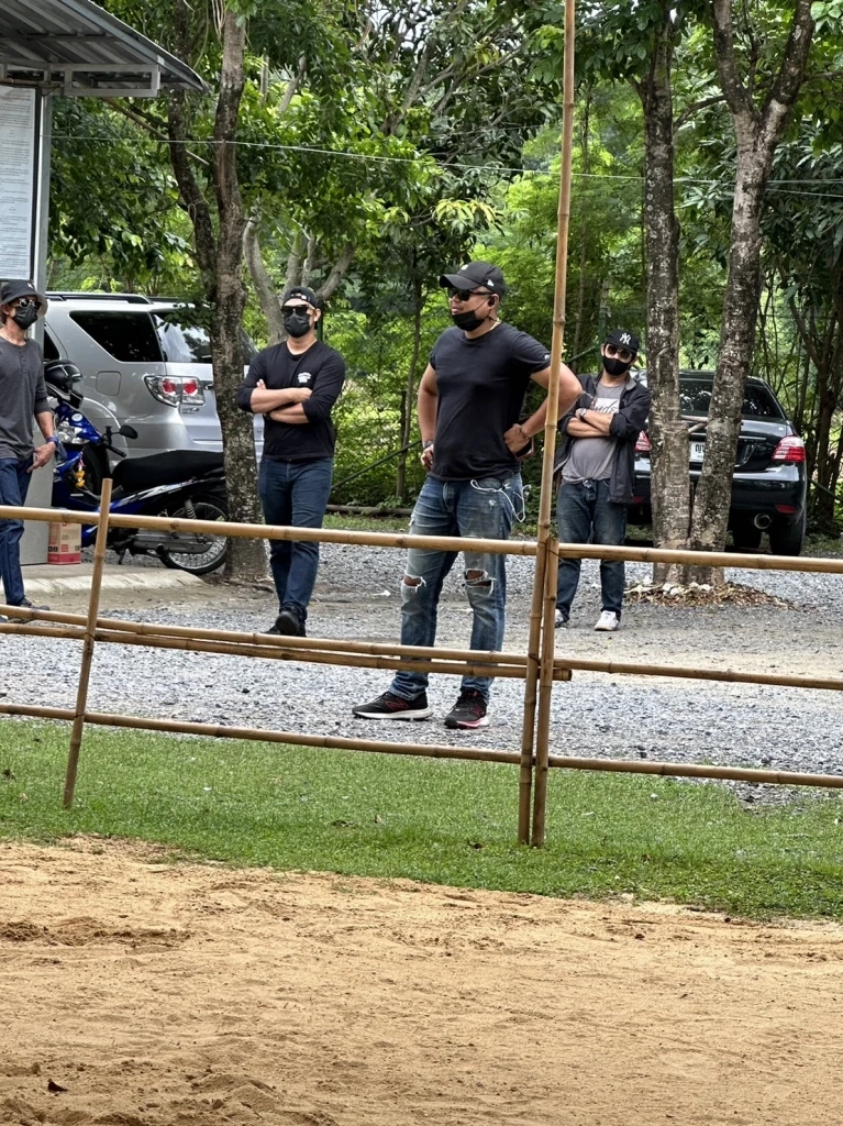 ชายชุดดำเข้าชม"พลายเอกชัย"มีพิรุธ เผยกำลังพิสูจน์คชลักษณ์ น้อมเกล้าถวายในหลวง