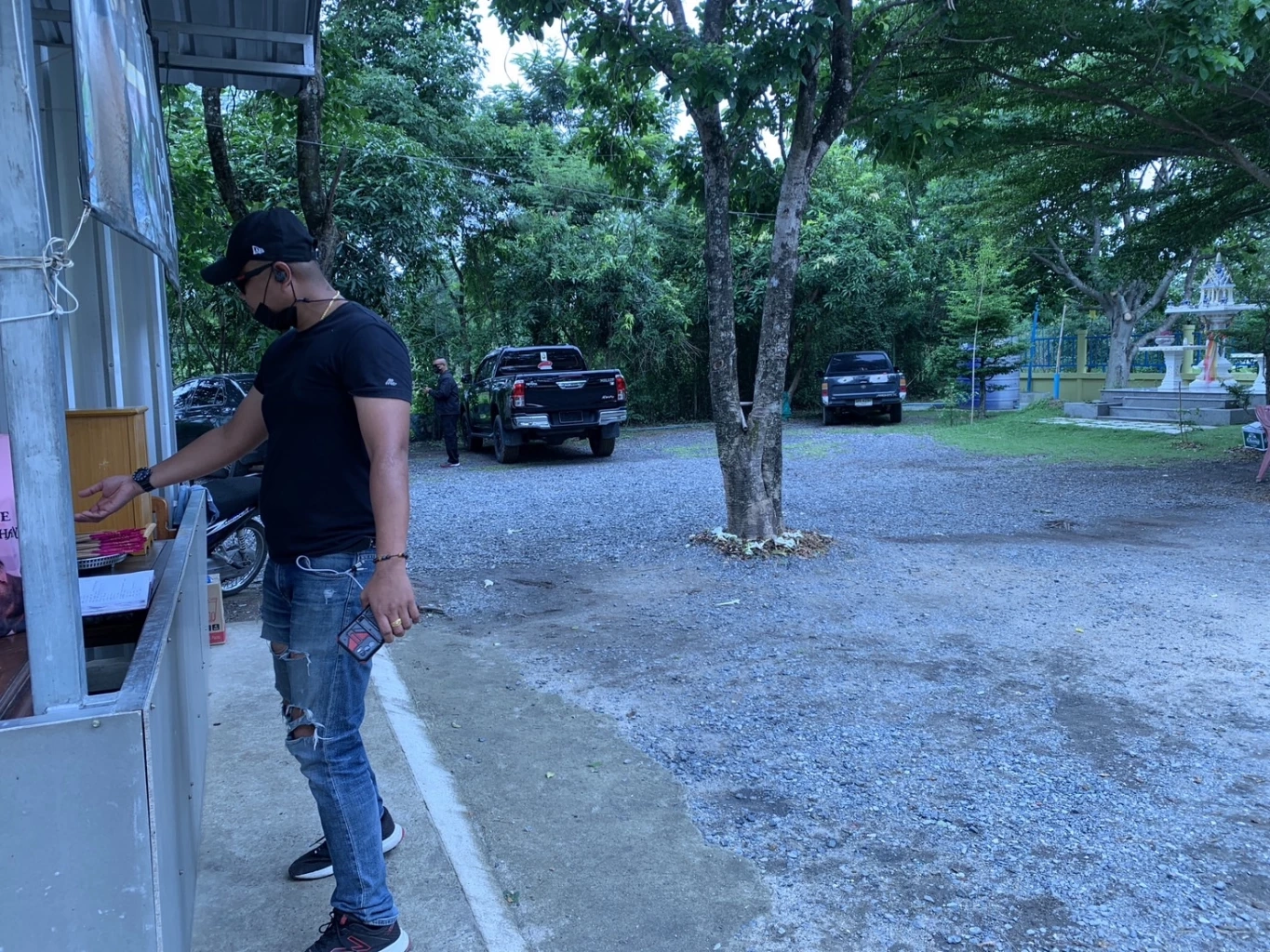 ชายชุดดำเข้าชม"พลายเอกชัย"มีพิรุธ เผยกำลังพิสูจน์คชลักษณ์ น้อมเกล้าถวายในหลวง