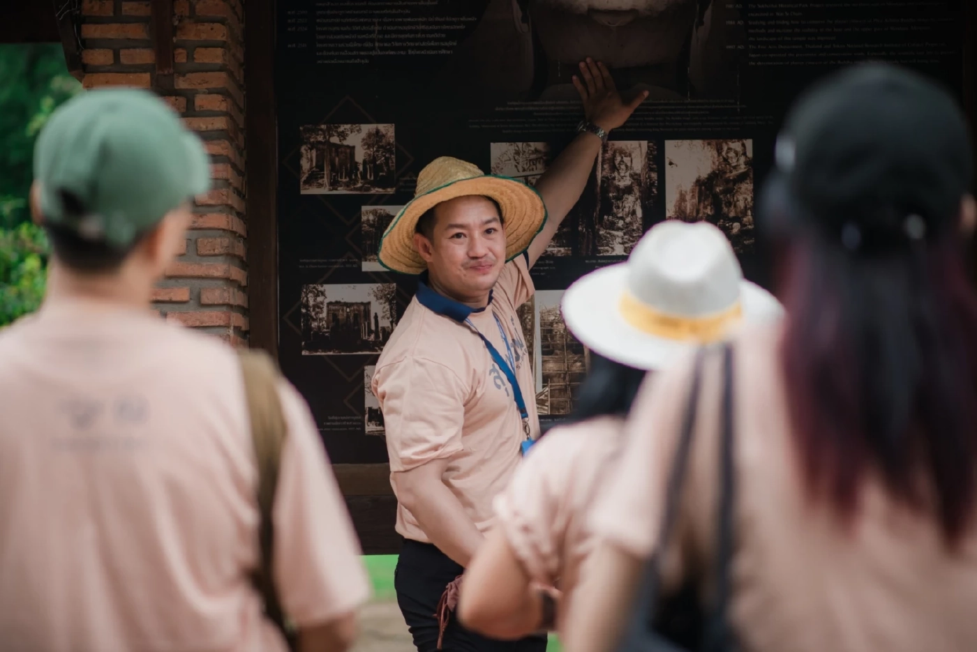 คุณบอล ไกด์นำเที่ยว