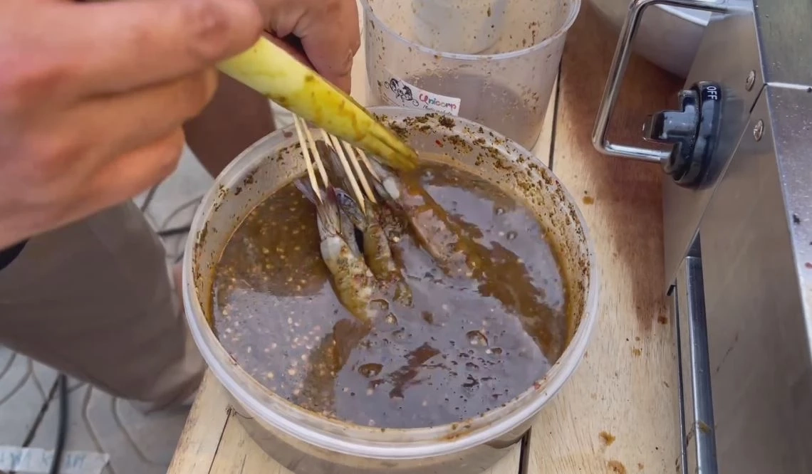 เปิดเมนูแปลก "กะเพราย่าง" อร่อยถูกใจสายแซบ ขายดีแทบย่างไม่ทัน