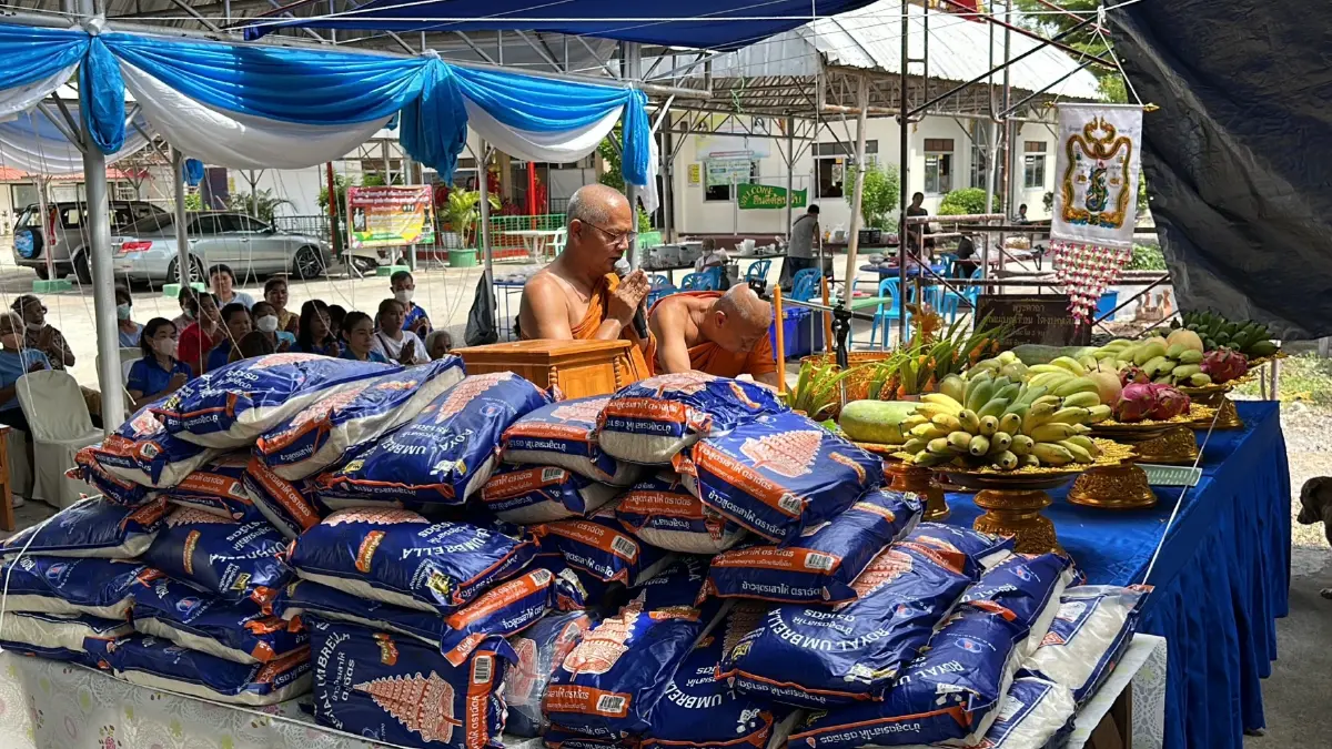 เจ้าอาวาสวัดโปร่งเก่า ร่วมผกก.นภ.หนองโดน จัดงานครบรอบ 91 พรรษา พระพันปีหลวงฯ