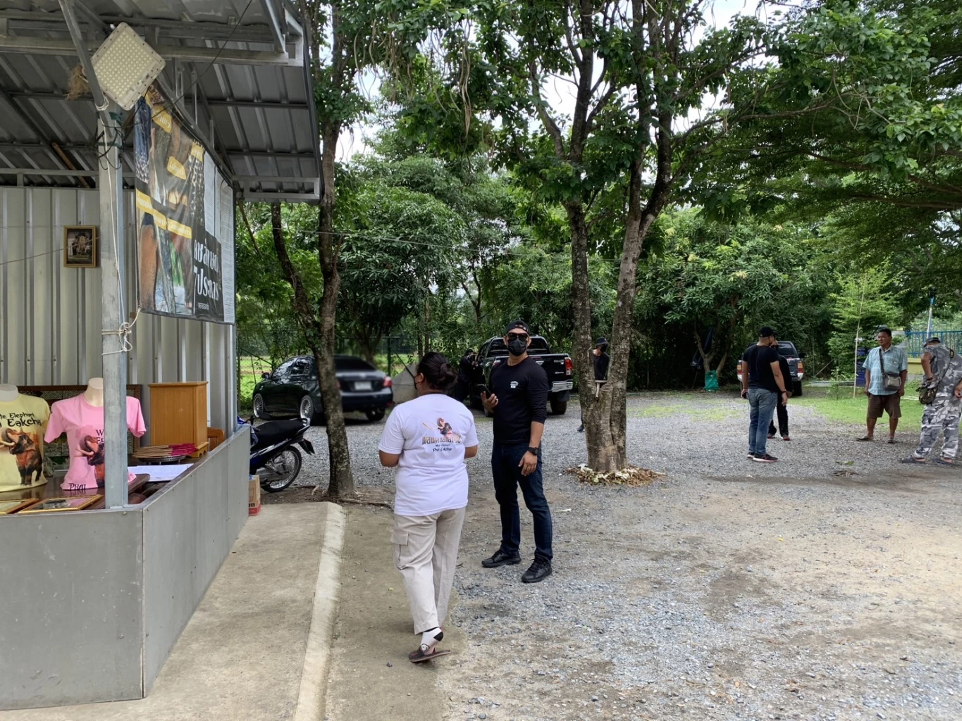 ชายชุดดำเข้าชม"พลายเอกชัย"มีพิรุธ เผยกำลังพิสูจน์คชลักษณ์ น้อมเกล้าถวายในหลวง