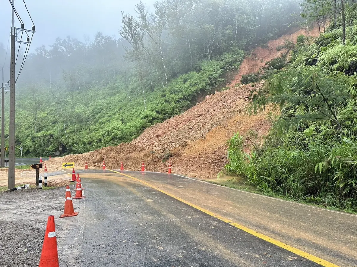 "น่าน" ฝนถล่มหนัก เกิดดินสไลด์ปิดทับเส้นทาง น้ำป่าล้นตลิ่งหลายจุด