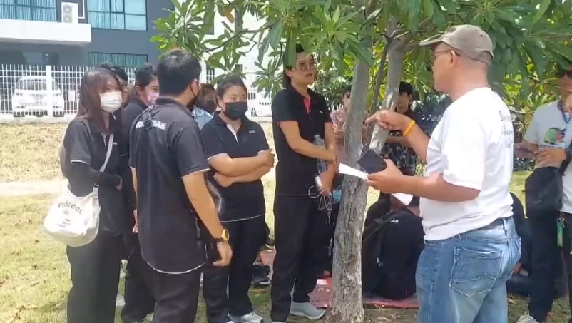 ก.แรงงาน ช่วยด่วน! พนักงาน 300 ชีวิต กอดคอร้องไห้ ถูกโรงงานสั่งปลดฟ้าผ่า