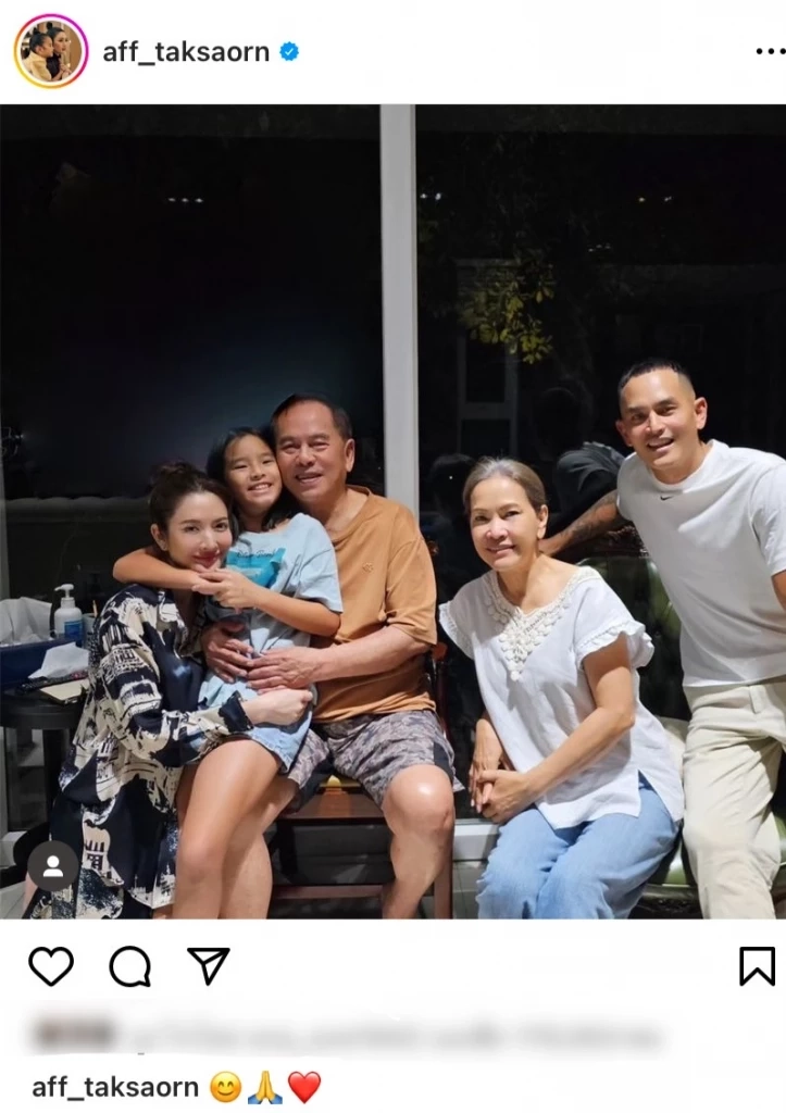 รูปแรกหลังหย่า 'แอฟ ทักษอร' โพสต์ร่วมเฟรม 'สงกรานต์' ชาวเน็ตวิเคราะห์สนั่น