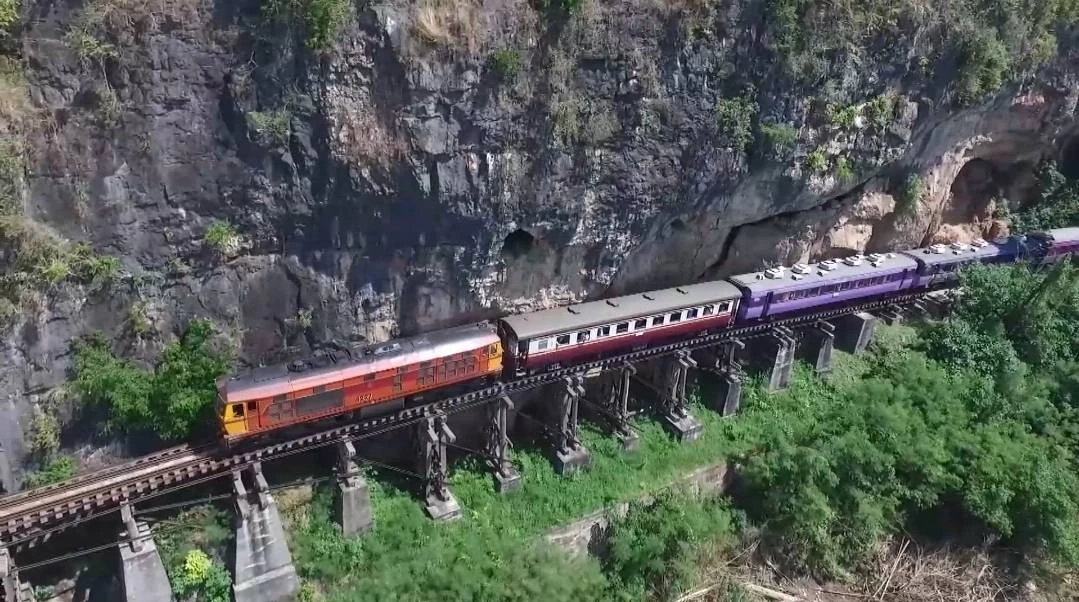 เที่ยวชมสะพานข้ามแม่น้ำแควและทางรถไฟสายมรณะ