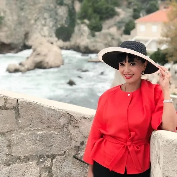 เปิดประวัติ พักตร์พิไล ทวีสิน หรือ "หมออ้อม" ภริยานายกฯ คนใหม่ของไทย 