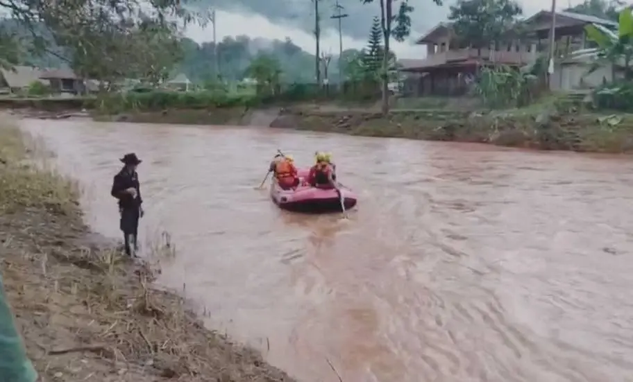เจ้าหน้าที่ลงเรือออกค้นหาผู้สูญหาย