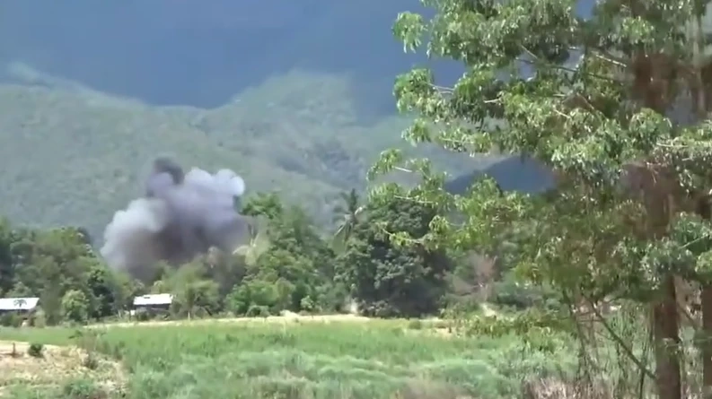 ไม่สนเสียงเรียกร้อง "เมียนมา" ทิ้งบอมบ์ใส่ "กะเหรี่ยง" หนักขึ้น (มีคลิป)