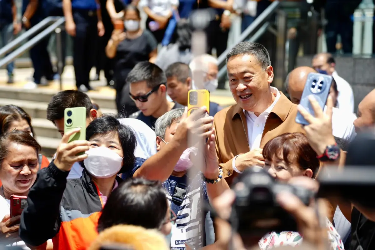 "เศรษฐา" ลุยตลาดรับฟังปัญหาค่าครองชีพพุ่ง ลั่น 4 เดือนแรก แก้ทันทีค่าไฟแพง