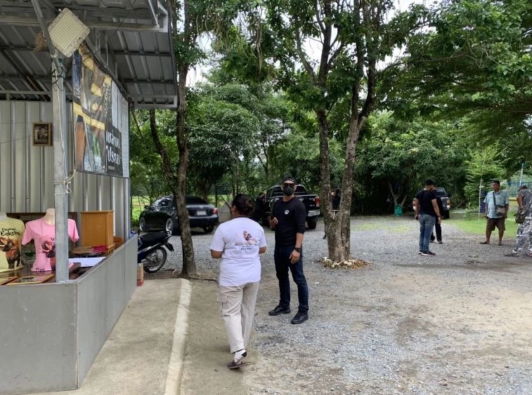 ชายชุดดำโต้กลับ ไม่ได้คุกคาม "พลายเอกชัย" ยันเป็นแค่นักท่องเที่ยว