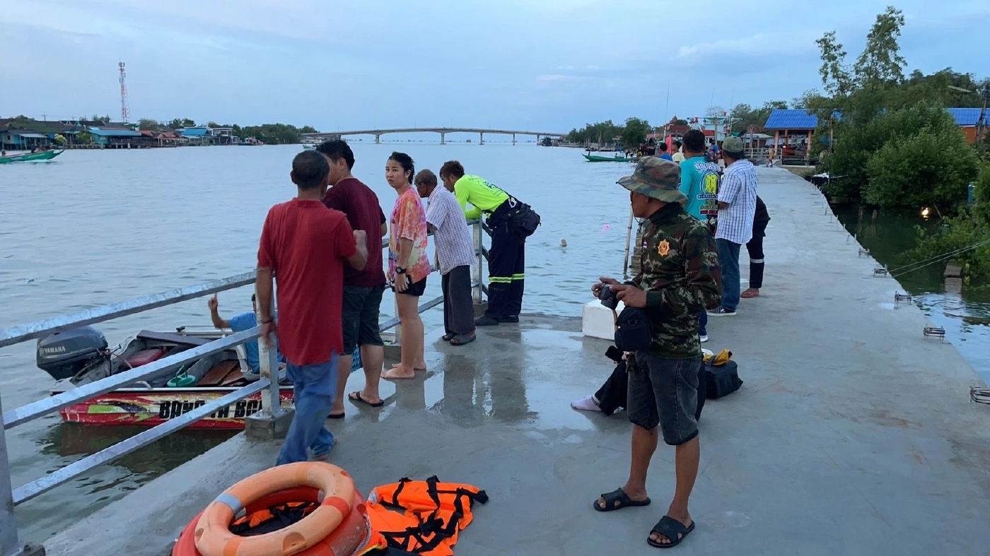"พายุงวงช้าง" พัดเรือ นทท. "อ่าวบางตะบูน" ล่ม สูญหาย 2 คน เหตุไม่ได้สวมชูชีพ