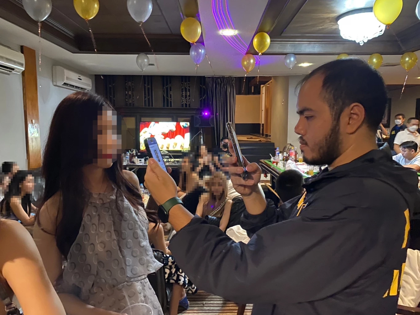 บุกทลายปาร์ตี้ “เน็ตไอดอล” มั่วยาฉลองวันเกิดกลางกรุง พบของกลางเพียบ