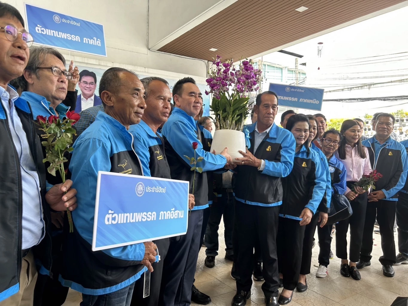 "เดชอิศม์" ยันเสียงแข็ง 16 สส. โหวต"เศรษฐา" เป็นเอกสิทธิ์สส. ไม่ใช่มติพรรค