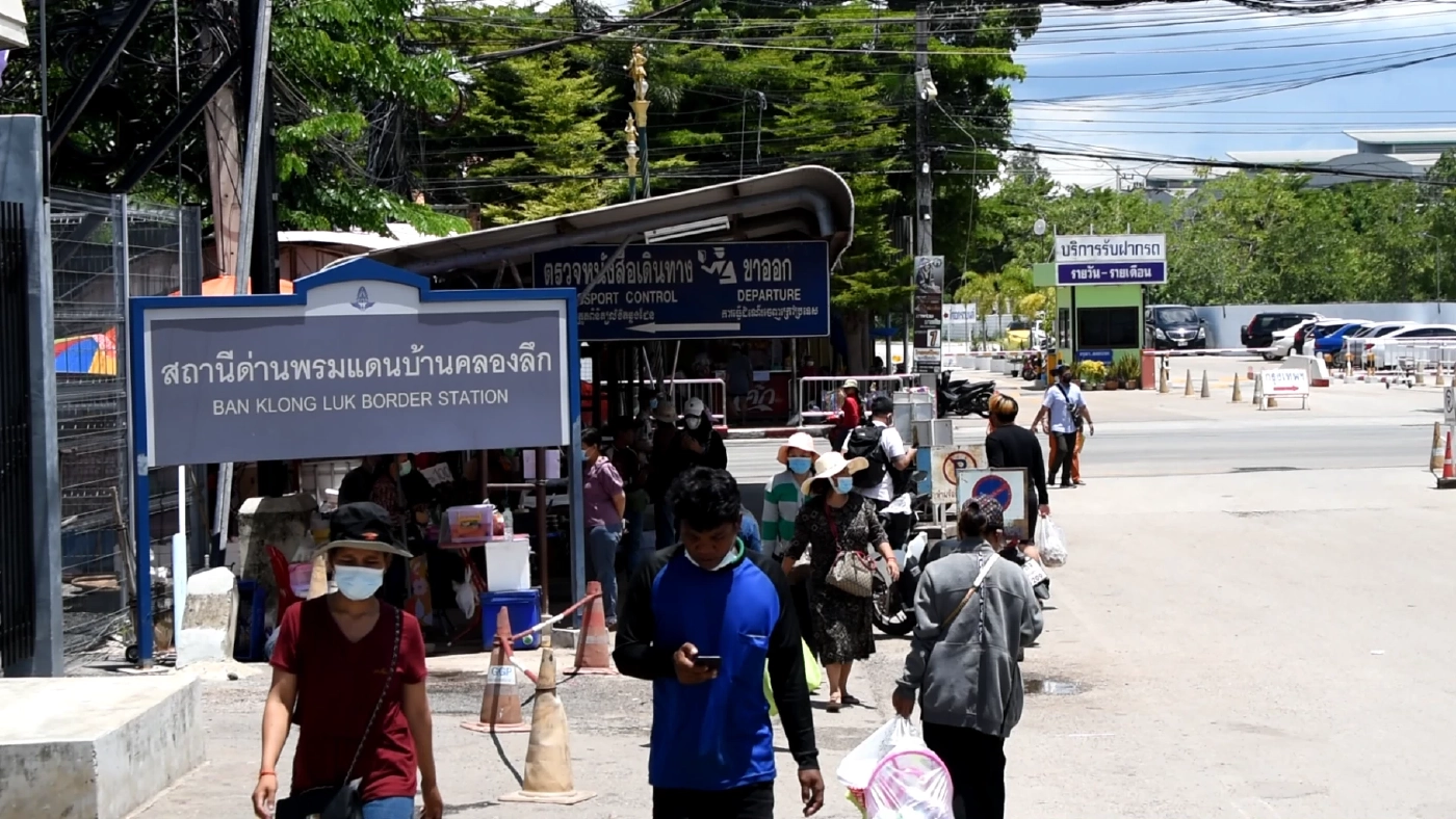 รวบสาวแก๊งคอลเซ็นเตอร์ คาด่านตม. เอี่ยวหลอกเหยื่อ คดีปลิดชีพลูกเมีย 3 ศพ