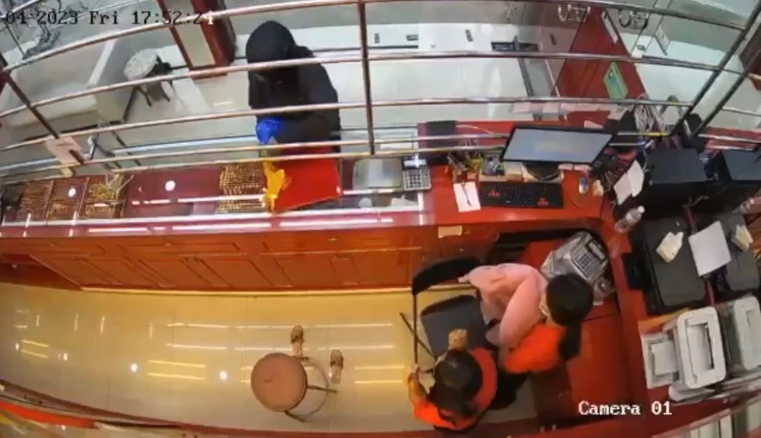 รวบสาวโรงงาน จี้ชิงทอง 37 เส้น สารภาพหาเงินจ่ายค่าผ่อนบ้าน-ค่างวดรถ