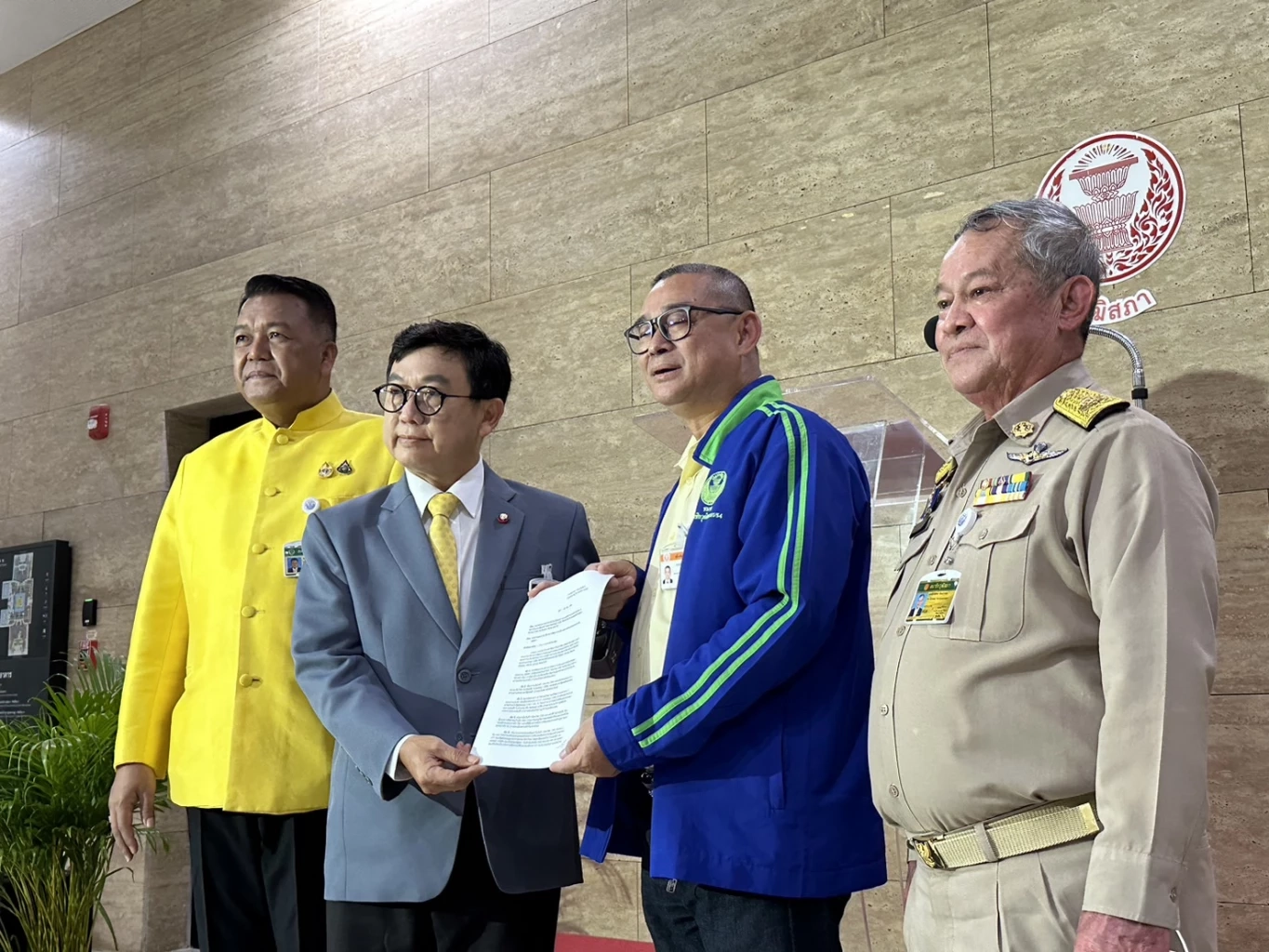 เรืองไกร ยื่นกมธ.การเมืองฯวุฒิสภาสอบ เศรษฐา