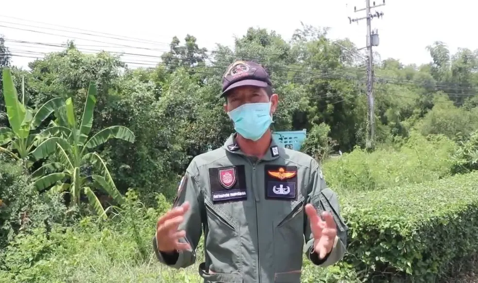 แทบช็อก! คนงานเทศบาลเจอระเบิดซุกพงหญ้า แจ้งอีโอดีมาเก็บกู้