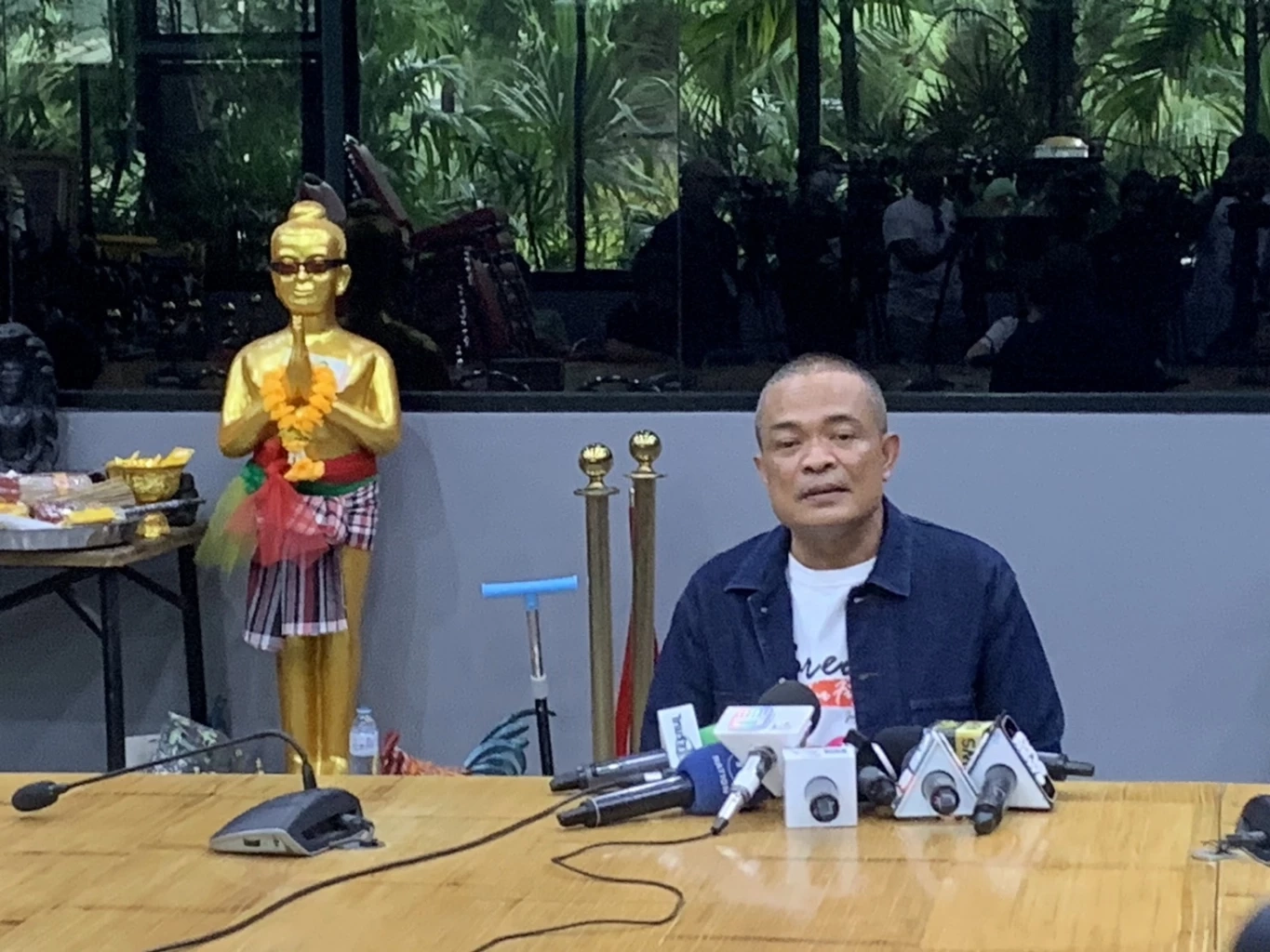 ไม่เชื่อกลับ 22 นี้! จตุพร หัวเราะโดนถามจะไปรับ "ทักษิณ" ที่สนามบินหรือไม่