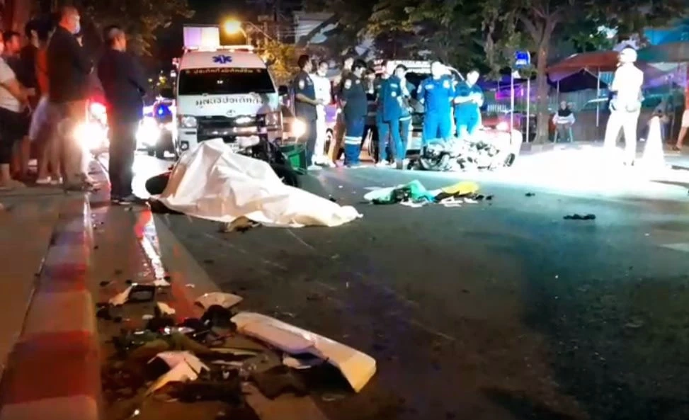 หนุ่มซิ่งบิ๊กไบค์หลบรถเก๋งขับย้อนศรประสานงาไรเดอร์ดับ 2 ศพ