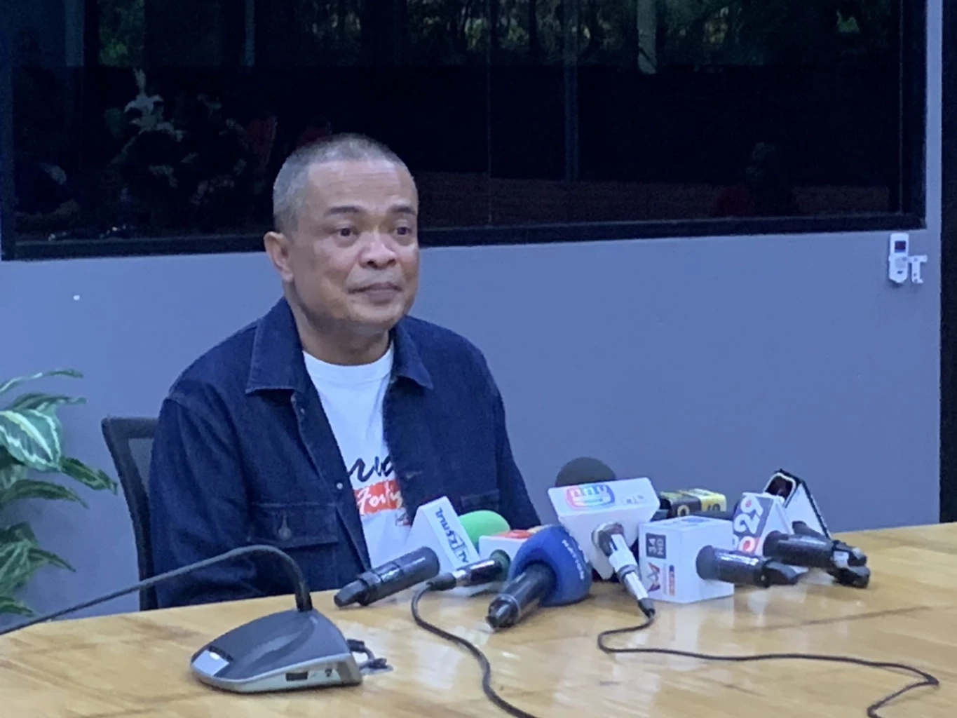 ไม่เชื่อกลับ 22 นี้! จตุพร หัวเราะโดนถามจะไปรับ "ทักษิณ" ที่สนามบินหรือไม่