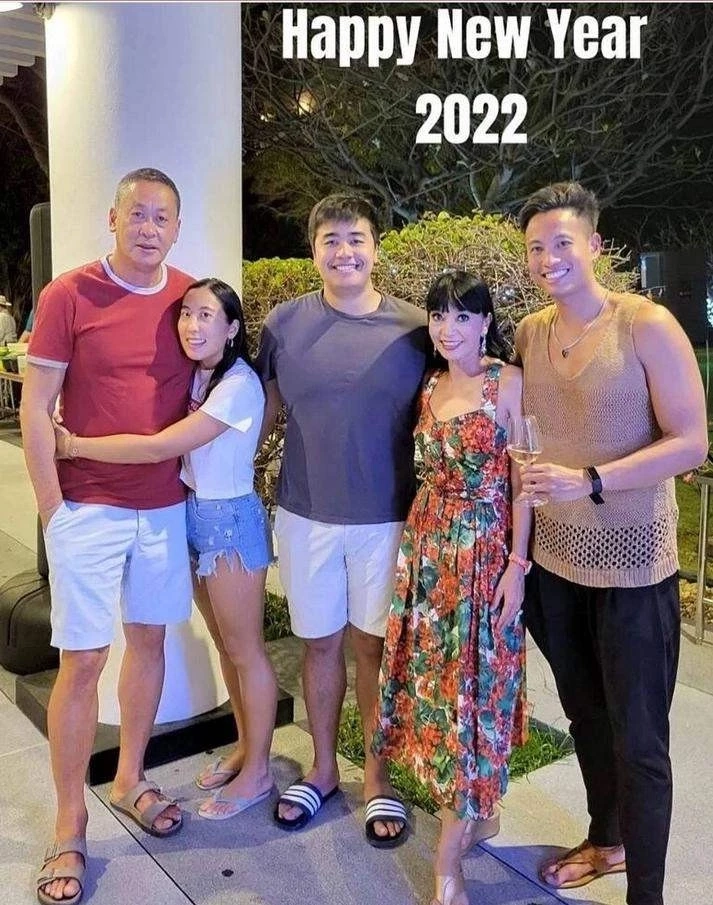 ส่องโปรโฟล์ "น้อบ ณภัทร" ทายาทแสนสิริ ดีกรีลูกชายนายกคนที่ 30 