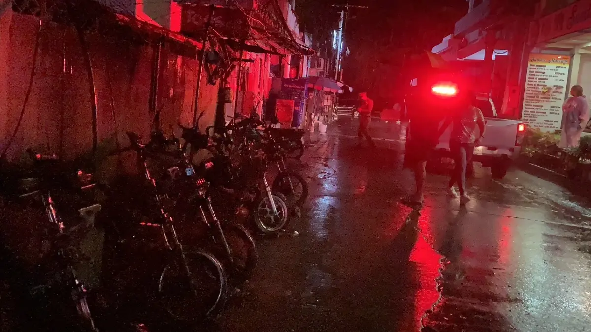 ฝนถล่มเมืองพัทยา หม้อแปลงระเบิด ไฟไหม้ จยย. 6 คัน เหลือแต่ซาก