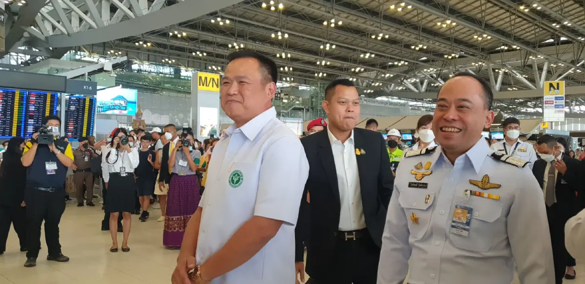 อนุทิน ร่วมคณะนายกฯ ตรวจความความพร้อมอาคารเทียบท่าSAT -1 สุวรรณภูมิ ก่อนเข้าพรรคเพื่อไทย