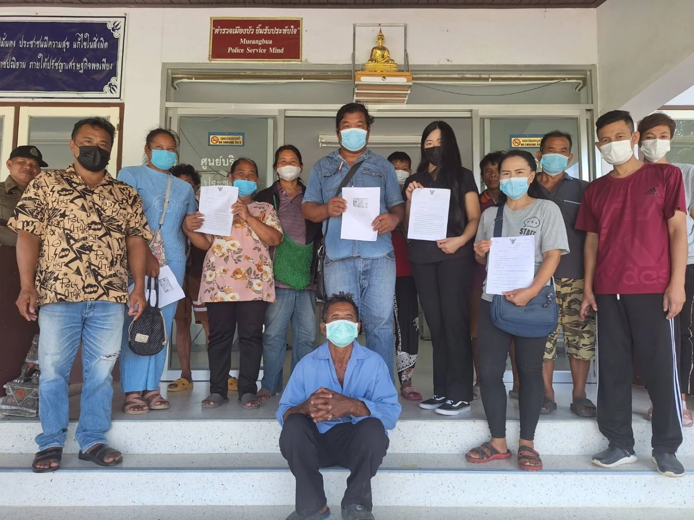 เปิดคลิป ล็อกตัว"เสี่ยเต้นท์รถ" หลอกเชิดรถ 200 คดี ชาวบ้านบุกค้านประกันตัว