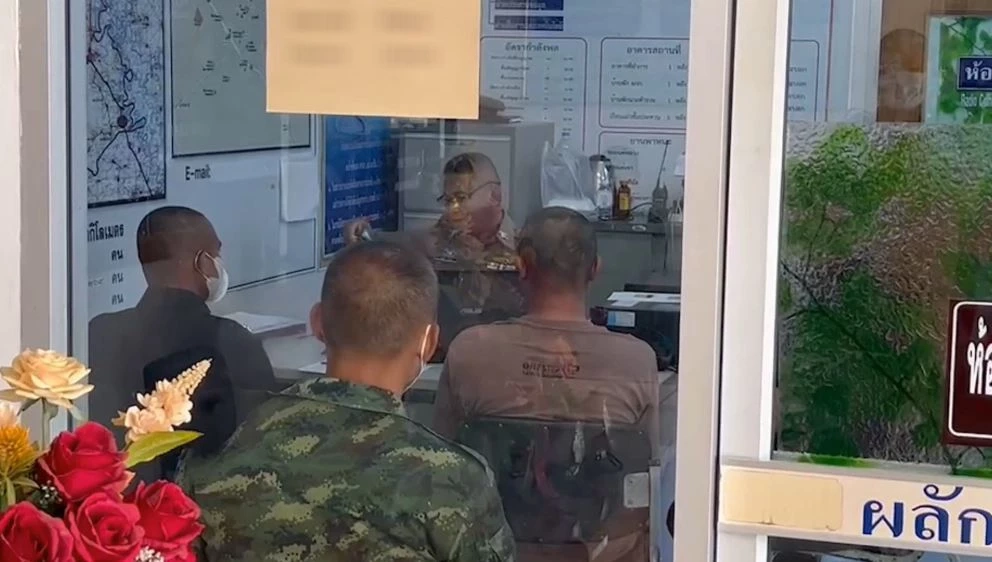 แจ้ง 4 ข้อหา ทหารยิงแก๊งเงินกู้กลางร้านเหล้า อ้างโดนล็อกคอเลยป้องกันตัว