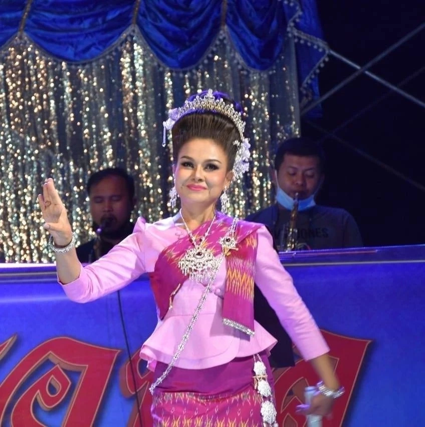 รู้จัก 'เจี๊ยบ กนกพร' สู้มะเร็งระยะ 3 จากนักร้องไร้งาน สู่วันที่ถูกหวย6ล้าน!