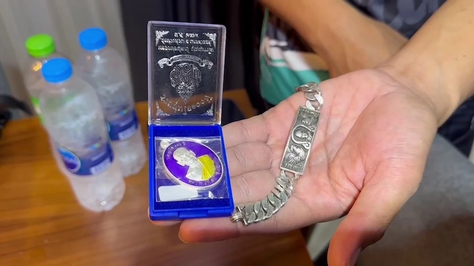 เปิดวงจรปิด พ่อแม่ลูกผวา โจรบุกเข้าห้องนอนประชิดตัว ขโมยทรัพย์สินขณะหลับ