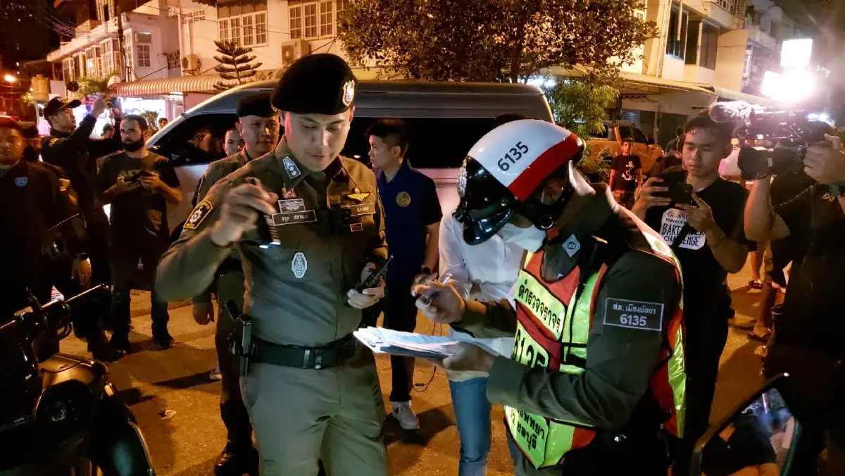 ชาวบ้านสาธุ! ตร.พัทยา เปิดยุทธการ "ปิดซอยปราบอาหรับแว้น"