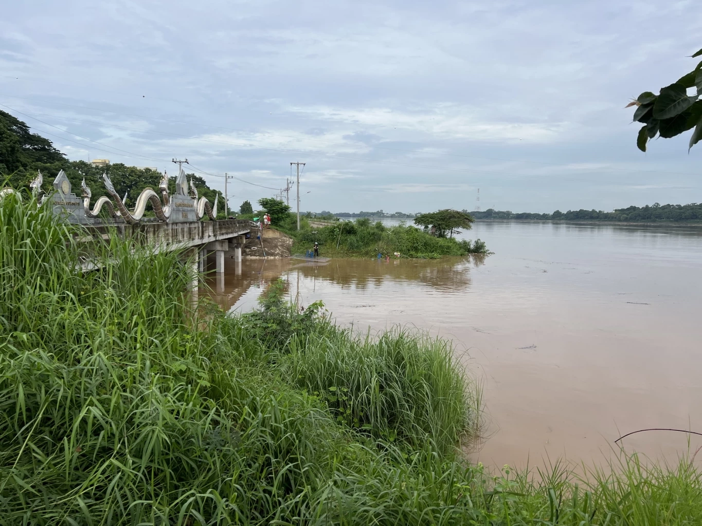 แม่น้ำโขงเริ่มวิกฤต จ่อทะลักท่วมหนองคาย-เลย ชาวบ้านเริ่มขนของขึ้นที่สูง