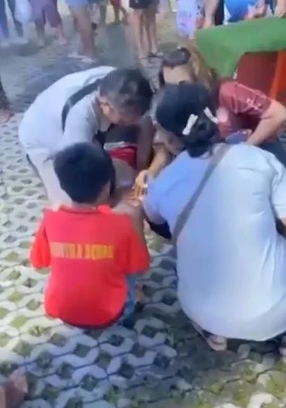 อุทาหรณ์พ่อแม่ เด็กหมดสติคาเครื่องเล่น ต้องปั๊มหัวใจช่วยชีวิต