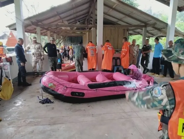 ยังไม่เจอ! นทท.พลัดตกเรือยางล่องแก่งน้ำว้า สูญหาย 1 คน