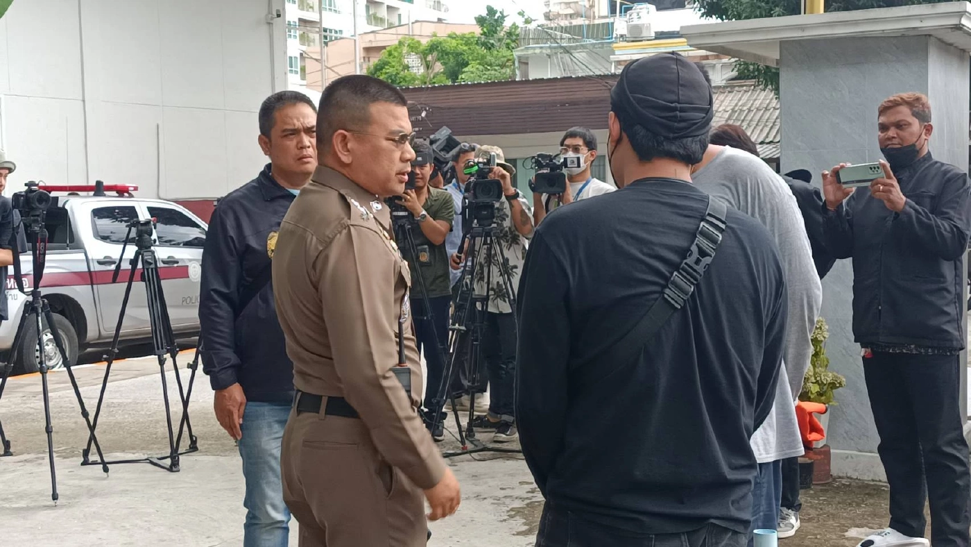 แจ้งข้อหา หนุ่มซิ่งเบนซ์ เมากร่างชักปืนขู่-ทำร้ายวิน จยย. กลางซอยทองหล่อ