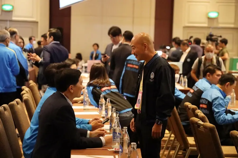 บรรยากาศผู้เข้าร่วมประชุมพรรคประชาธิปัตย์ก่อน ล่ม