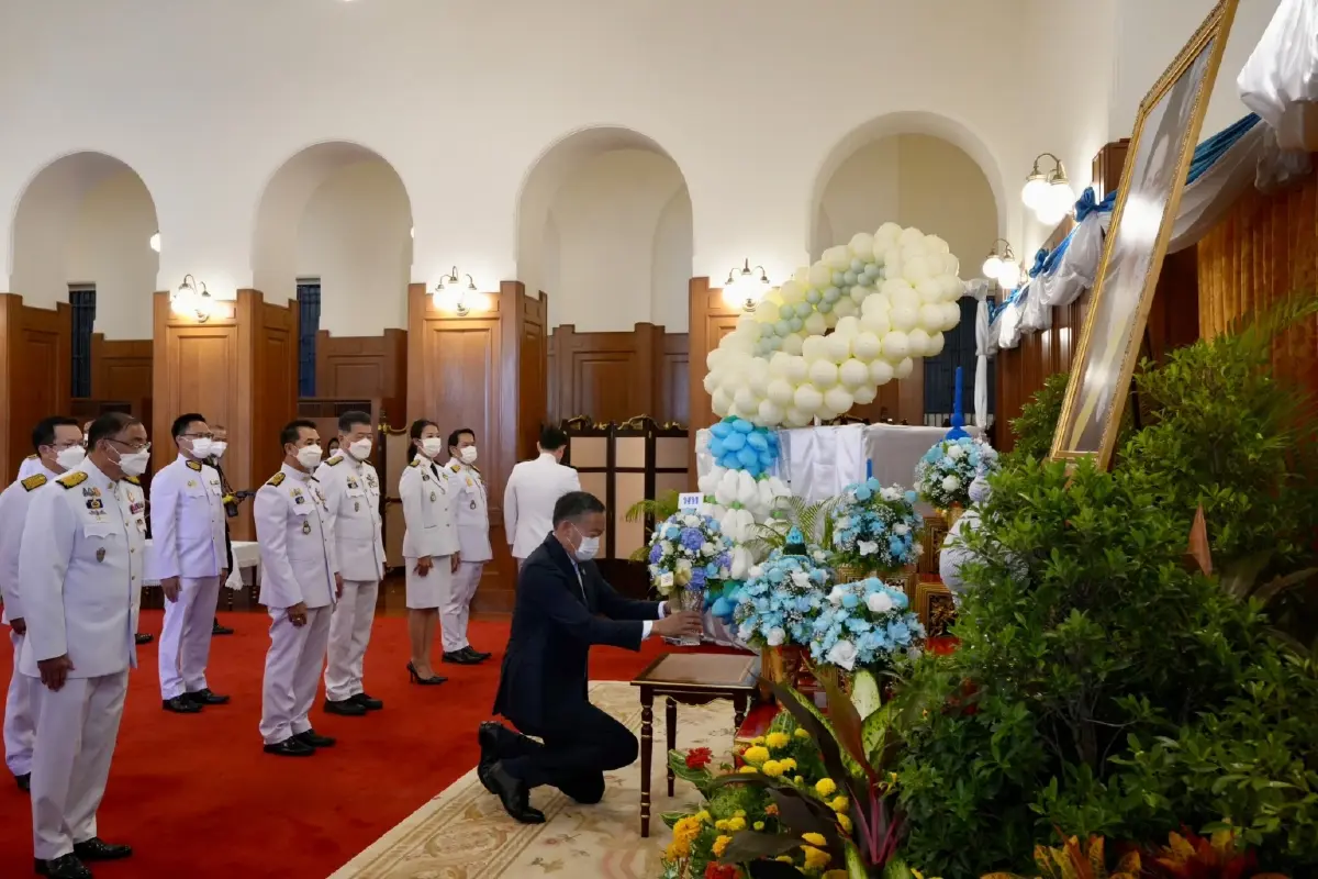 "เศรษฐา"พาคณะเพื่อไทยร่วมลงนามถวายพระพร"พระพันปีหลวง"