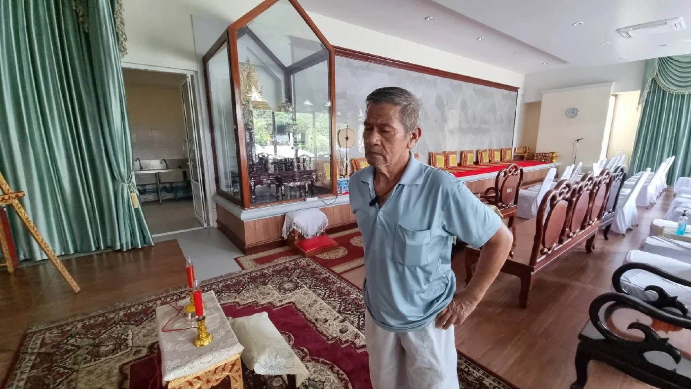 ร่าง "ลุงป๊อก" คนขับรถ "ทักษิณ" ยังอยู่ที่วัดเขมาฯ รออดีตนายมาเผา
