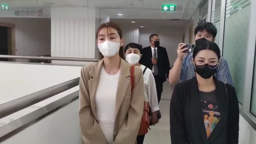 "กระปุก" ดาราสาว เข้าพบดีเอสไอ แจงเส้นทางการเงิน เชื่อมโยงอภิรักษ์ Forex-3D