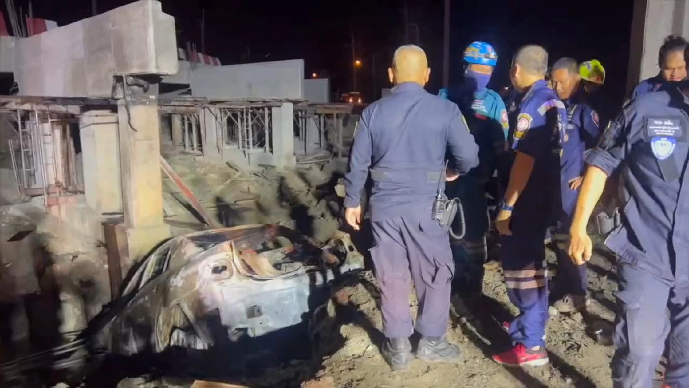 ไฟคลอกโชเฟอร์แท็กซี่ดับ พุ่งตกถนนชนตอม่อ เหตุไร้ป้ายเตือนก่อสร้างสะพาน