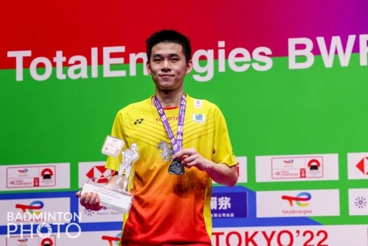 รู้จัก "วิว" กุลวุฒิ วิทิตศานต์ ดีกรีแชมป์แบดมินตันมือ 3 ของโลก คนล่าสุด