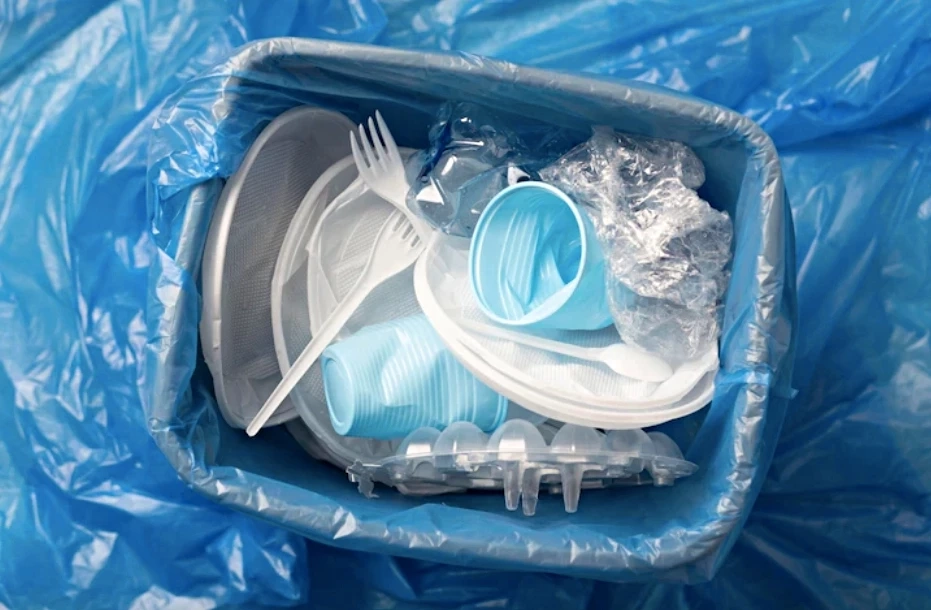 เกินความคาดหมาย! สุ่มตรวจหลอดดูดน้ำพบสารเคมีอมตะ (PFAS) ในหลอดรักษ์โลก