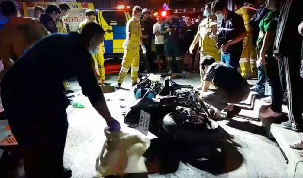 หนุ่มซิ่งบิ๊กไบค์หลบรถเก๋งขับย้อนศรประสานงาไรเดอร์ดับ 2 ศพ