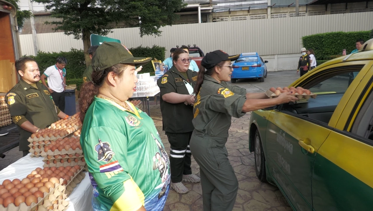 "ร่วมกตัญญู"แจกเงินแท็กซี่ "วันแม่แห่งชาติ" 500 บาท พาแม่มาด้วยแจกเพิ่ม 300