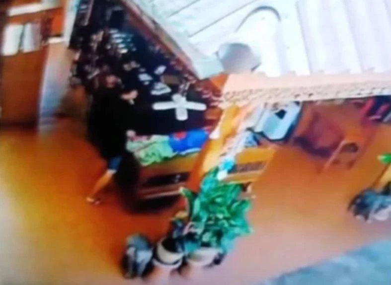 วงจรปิดจับภาพขณะที่นายต๋อง ผู้ก่อเหตุ ลงมือทำร้ายป๋าสาร์จ