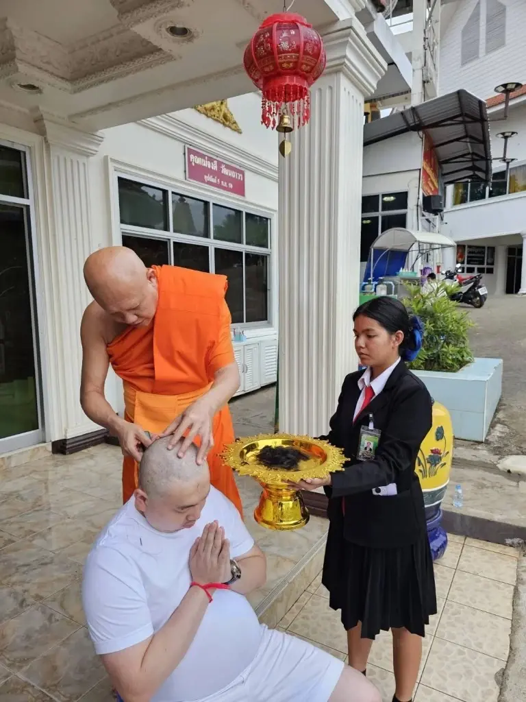 “สามารถ” ทำตามสัญญา โกนหัวไว้อาลัยให้การโหวต “เศรษฐา” เป็นนายกฯคนใหม่ไทย