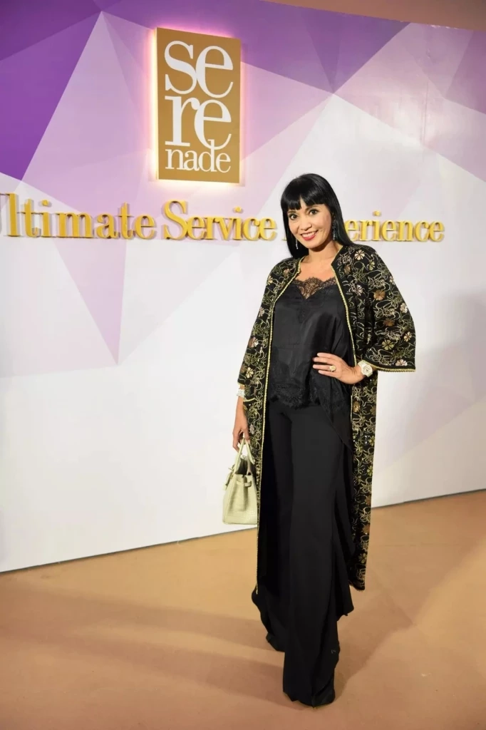 เปิดประวัติ พักตร์พิไล ทวีสิน หรือ "หมออ้อม" ภริยานายกฯ คนใหม่ของไทย 